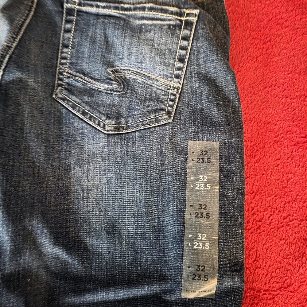 Silver Jeans Women's Dark Blue Cropped Jeans